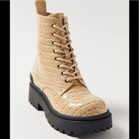 NEW Urban Outfitters UO Women's Brody Croc Embossed Boots 9 - Picture 2 of 5
